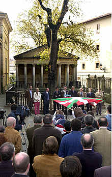 PNV y EA rechazan el "aislamiento político" de Batasuna  en el día del Aberri Eguna