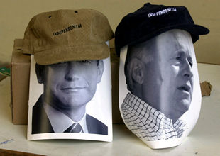 Las fotos de Arzalluz e Ibarretxe han servido de reclamo a las juventudes del PNV para vender gorras con el lema 