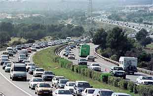 Aspecto que presentaba la A-7 esta tarde a la altura de Roda de Bara, dirección Barcelona.