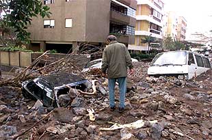Desalojadas 600 viviendas en Santa Cruz ante el riesgo de derrumbe de una presa