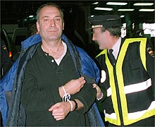 Imagen de la llegada a España del ex dirigente etarra Julián Atxurra Egurola,  Pototo .