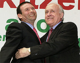 Arzalluz , "sorprendido" por el apoyo del PP al acuerdo vasco para aislar a Batasuna