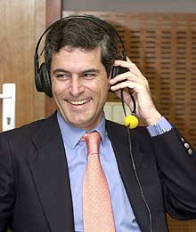 El hijo de Adolfo Suárez disputará la presidencia a Bono si el PP se lo pide