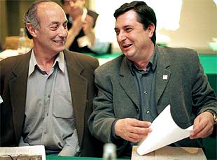 Alcaraz cede el liderazgo de los comunistas andaluces a José Luis Centella tras 21 años