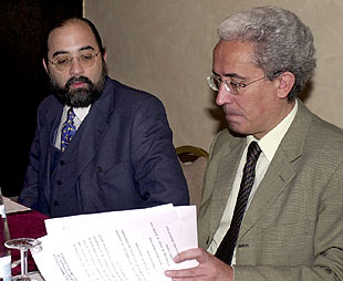 Aparicio, junto al presidente de la Asociación de Corresponsales de Prensa Extranjera en Madrid.