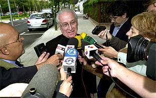 El cardenal Carles, antes de entrar a la reunión del ejecutivo de la Conferencia Episcopal.