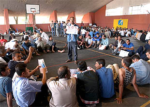 Detenidos hasta 40 inmigrantes por intentar unirse a los encerrados en Sevilla