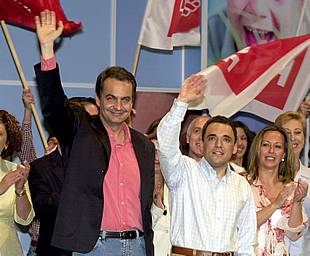 Zapatero recuerda a Aznar que los españoles votaron en 1977 para "poder hacer huelga"