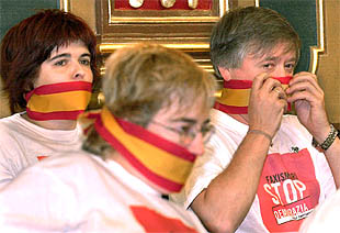 PP y PSE abandonan el pleno del Consistorio de Bilbao tras las protestas de Batasuna