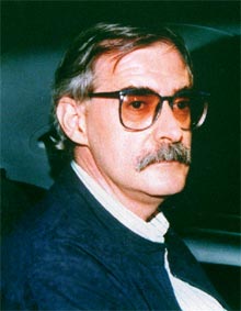 Eugenio Etxebeste,  Antxon , a su llegada a España, expulsado por el gobierno de la República Dominicana en 1997.