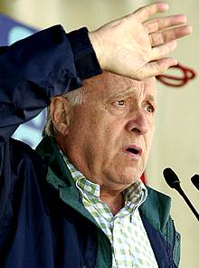 Arzalluz acusa a Aznar de ser un "nostálgico del franquismo"