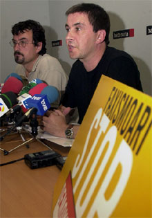 Otegi califica el atentado de "doloroso" y responsabiliza "en primera persona" a Aznar