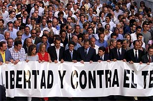 20.000 personas expresan en Santa Pola su rechazo a la violencia de ETA