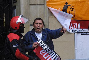 La Ertzaintza desaloja a la fuerza las sedes vascas de Batasuna