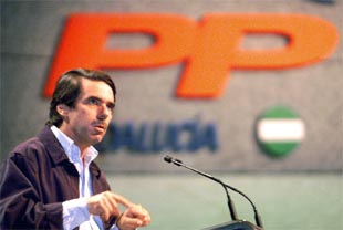 Aznar defiende el proyecto del PP frente a la "ausencia de criterio" del PSOE