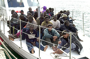 El Gobierno activa en Canarias un plan de emergencia contra la inmigración ilegal