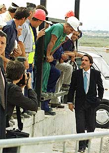 Aznar advierte a Ibarretxe de que un referéndum no tendría ninguna validez