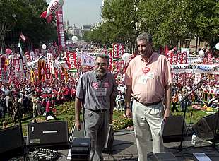 Decenas de miles de personas piden en Madrid al Gobierno que derogue el 'decretazo'