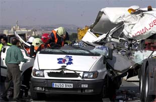 Siete muertos y un herido al chocar una ambulancia con un camión en Almansa