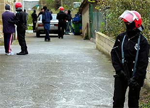 La Ertzaintza detiene a siete personas en una operación contra la violencia callejera