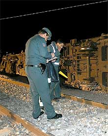 Un muerto y 30 heridos al chocar un camión con un tren de pasajeros en Zaragoza