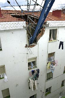 Tres muertos tras caer dos grúas en Vizcaya y A Coruña por el temporal
