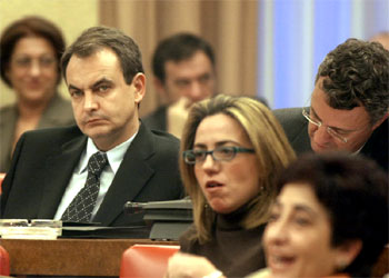 Zapatero considera "sencillamente lamentable" el papel del Gobierno en la catástrofe del 'Prestige'