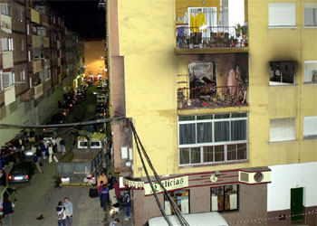 La fachada del edificio donde se ha declarado el fuego.