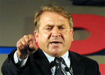 Un consejero con poderosos enemigos