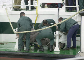Localizan el cadáver del capitán del barco hundido en Algeciras con mil toneladas de fuel
