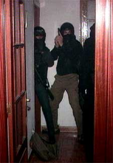 Agentes de la policía durante la 'operación Lago'.