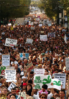 100.000 personas se han manifestado hoy en Melbourne en la mayor protesta en la ciudad desde la guerra del Vietnam.