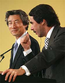 José María Aznar y Junichiro Koizumi, durante la rueda de prensa que ambos han ofrecido esta mañana.