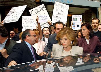 La candidata al Ayuntamiento de Madrid, al término de su visita.
