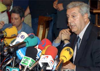 El presidente de Renfe, durante la rueda de prensa en la Subdelegación del Gobierno en Albacete.