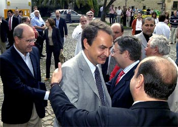Manuel Chaves y José Luis Rodríguez Zapatero, a su llegada al Parador de Santillana del Mar.