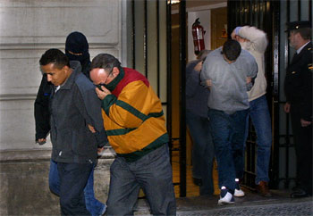 Imagen de archivo del traslado a la Audiencia Nacional de algunos de los 16 detenidos en Barcelona.
