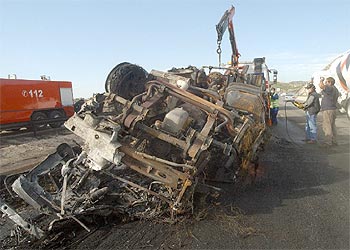 Estado en el que ha quedado el camión que transportaba 2.000 litros de gasolina y 30.000 de gasóleo.