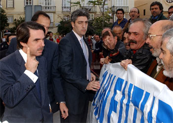 Aznar afirma que con los cambios constitucionales se busca un "cambio de régimen"