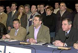 El presidente de la AUGC, Fernando Carrillo, lee el  Manifiesto por los Derechos de los Guardias Civiles .