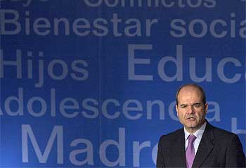 Chaves, durante su intervención ante el II Congreso  La familia en la sociedad del siglo XXII  en Sevilla.