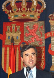 El ministro Acebes, durante su comparecencia.