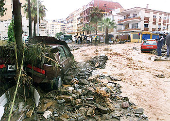 Imagen de los efectos de las lluvias en una calle de El Rincón de la Victoria.