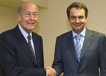 Giscard D'Estaing y Zapatero, momentos antes de su reunión en Madrid.