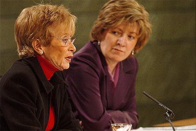 Fernández de la Vega y San Segundo, durante la rueda de prensa posterior al Consejo de Ministros celebrado hoy.