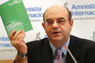 El director de AI en España, Esteban Beltrán, durante la presentación de  Acabar con la doble injusticia .