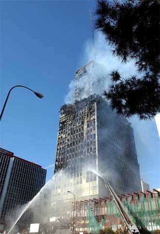 Así ha quedado el edificio pasto de las llamas.