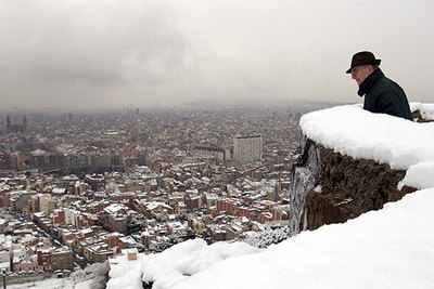 Nieve en el barrio del Carmel, con toda Barcelona de fondo.