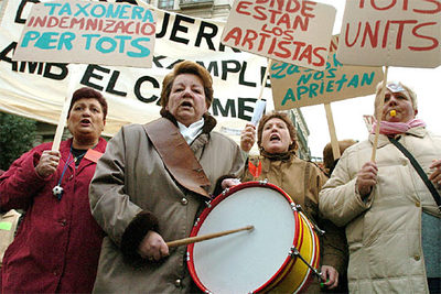 Manifestación en Barcelona en solidaridad por los afectados de El Carmel.