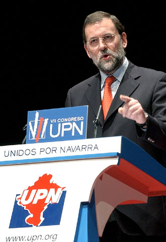 Rajoy acusa a Zapatero de "dividir a la sociedad española" por sus referencias al 11-M